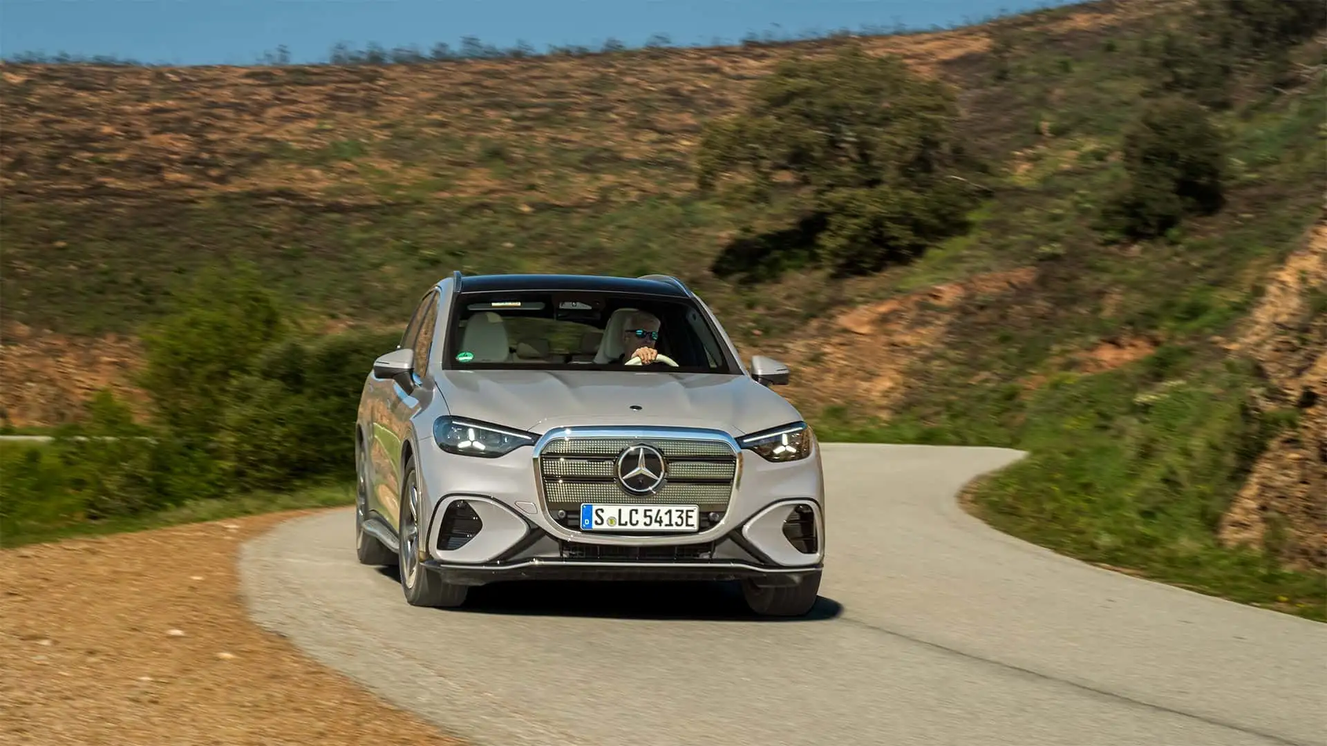 https://cdn.motor1.com/images/mgl/G3QBGG/s1/2026-mercedes-benz-glc-400-4matic-ev.webp