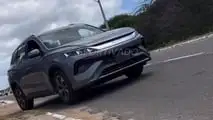 Flagra: BYD já estoca novo Song Pro flex nas concessionárias; confira o que muda