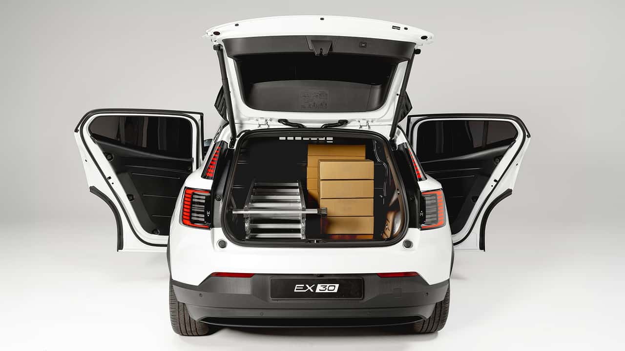 Volvo EX30 Cargo: il SUV diventa furgone, anche Cross Country