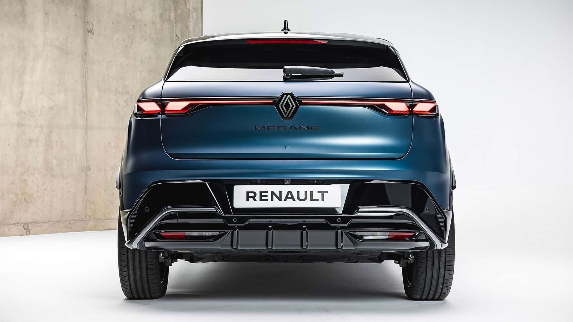 https://cdn.motor1.com/images/mgl/G3QpP1/s1/renault-megane-e-tech-2026.jpg