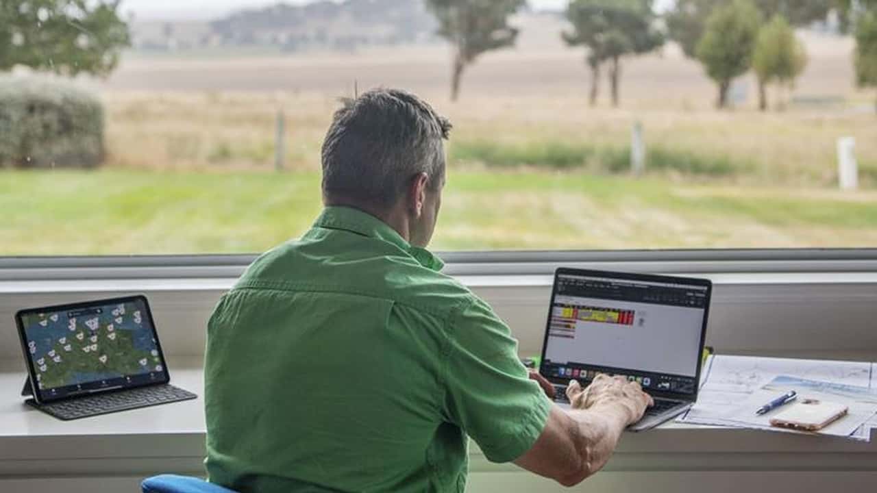 Quando conviene esternalizzare la gestione del quaderno di campagna digitale