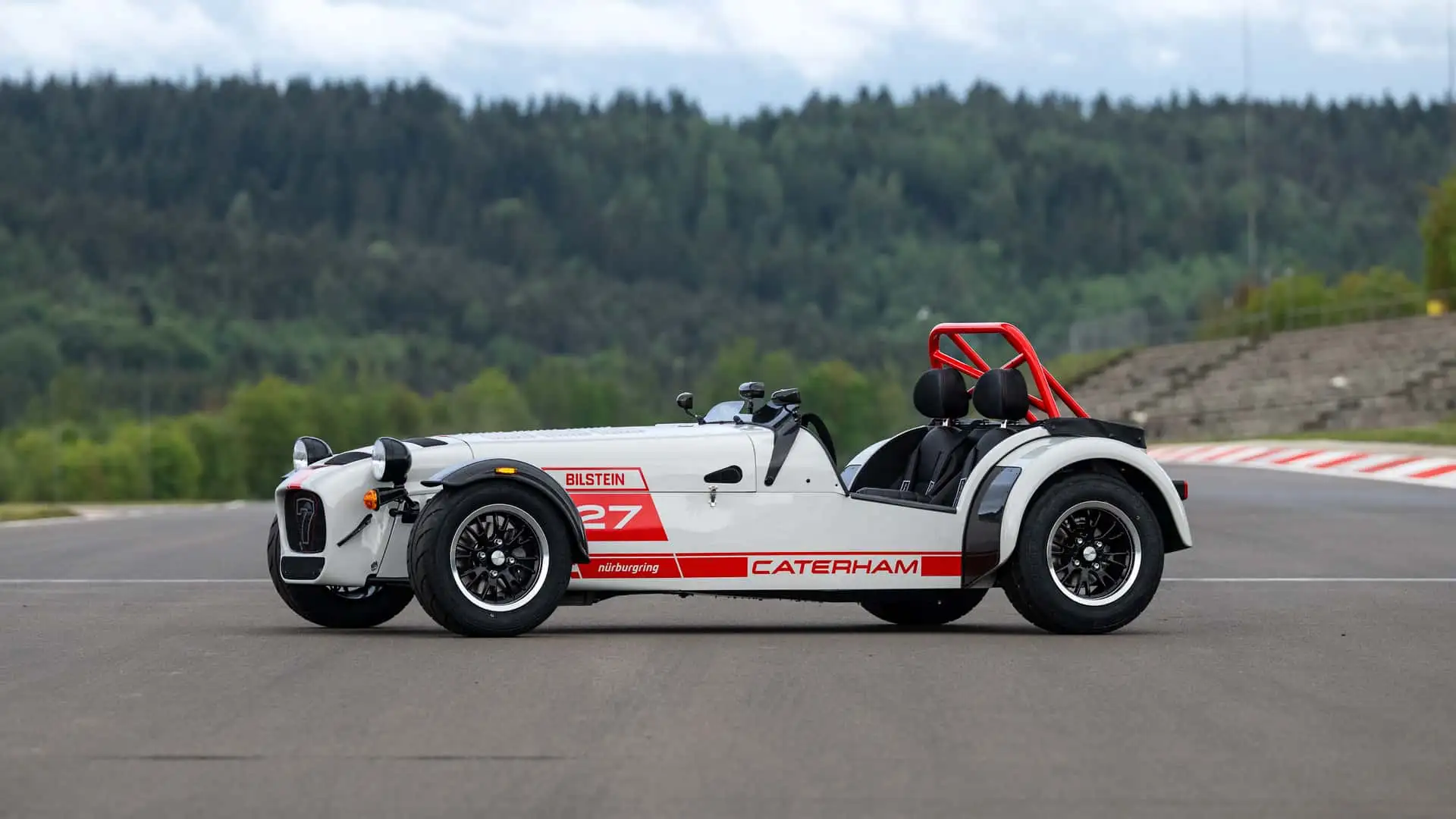https://cdn.motor1.com/images/mgl/G3QrvJ/s1/caterham-seven-nurburgring-edition.webp