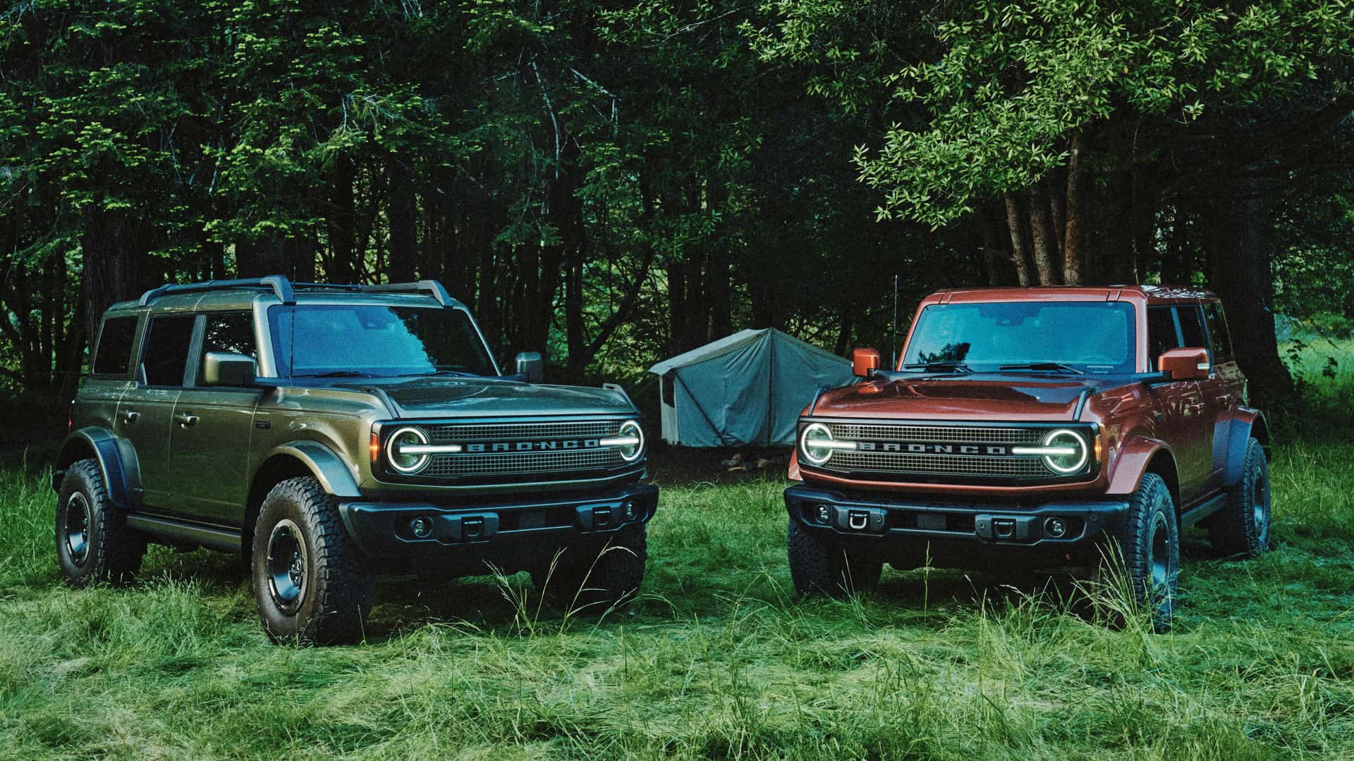 https://cdn.motor1.com/images/mgl/G3QzZV/s1/2027-ford-bronco-filson-and-bronco-filson-first-edition.jpg