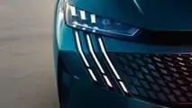 Immagini ufficiali della Peugeot E-3008 2024
