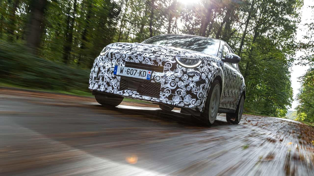 Abarth 600e (2024) auf ersten Teaser-Fotos