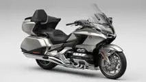 Honda Goldwing, modelo Studio, modelo Pearl Glare White, vista delantera en ángulo recto