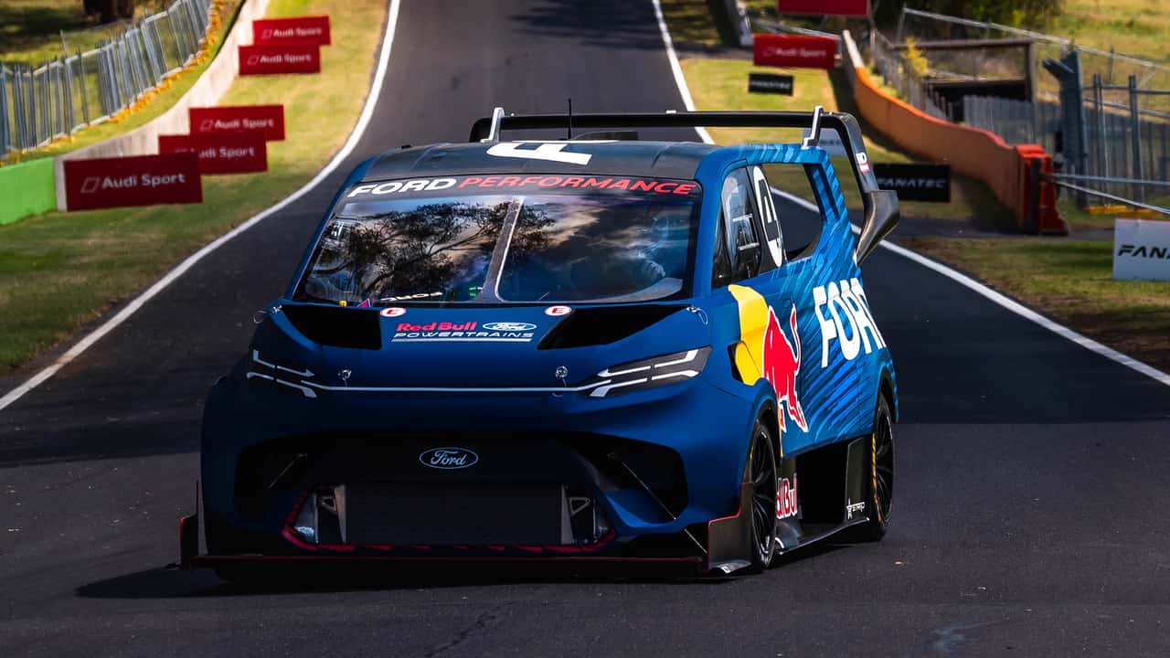 Le Ford SuperVan 4.2 électrique établit de nouveaux records du tour à Mount Panorama