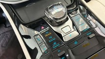 Denza D9: van de alto luxo da BYD chega no segundo semestre de 2026