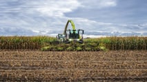 CLAAS JAGUAR 1000: trincia semovente fino a 500 t/h e 1.110 CV