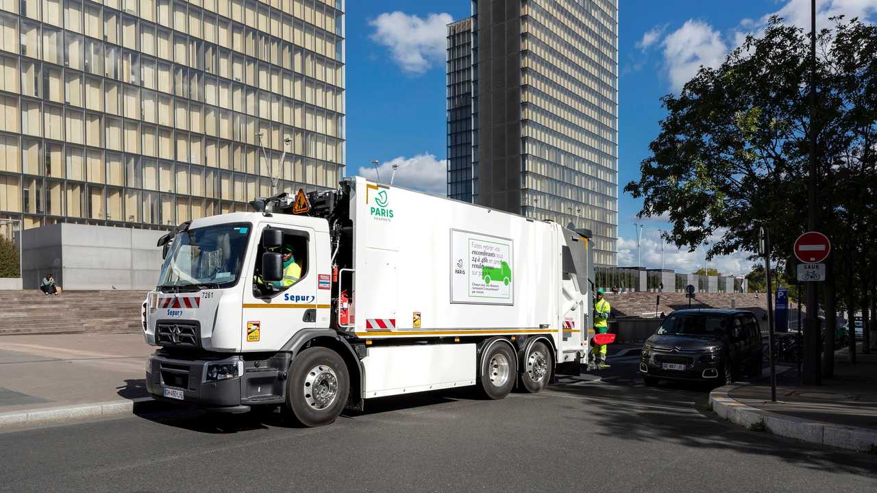 Renault Trucks ha fornito una serie di D Wide elettrici a Sepur per la raccolta rifiuti a Parigi