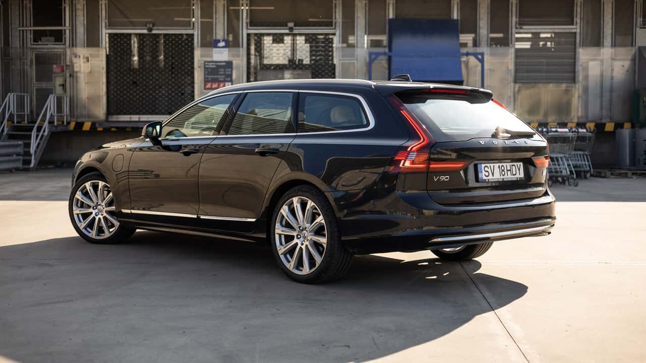 2023 Volvo V90 T8 Recharge Plug-In Hybrid