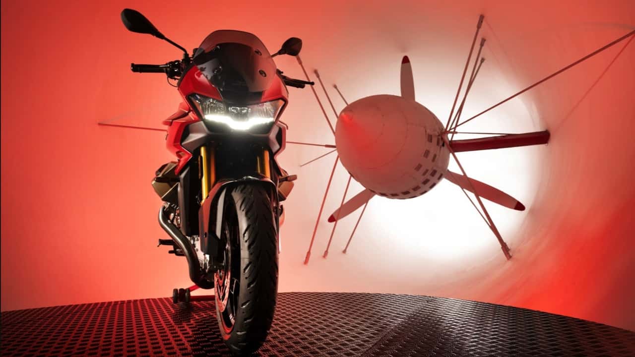 Moto Guzzi V100 Mandello Wind Tunnel Edition - Hero