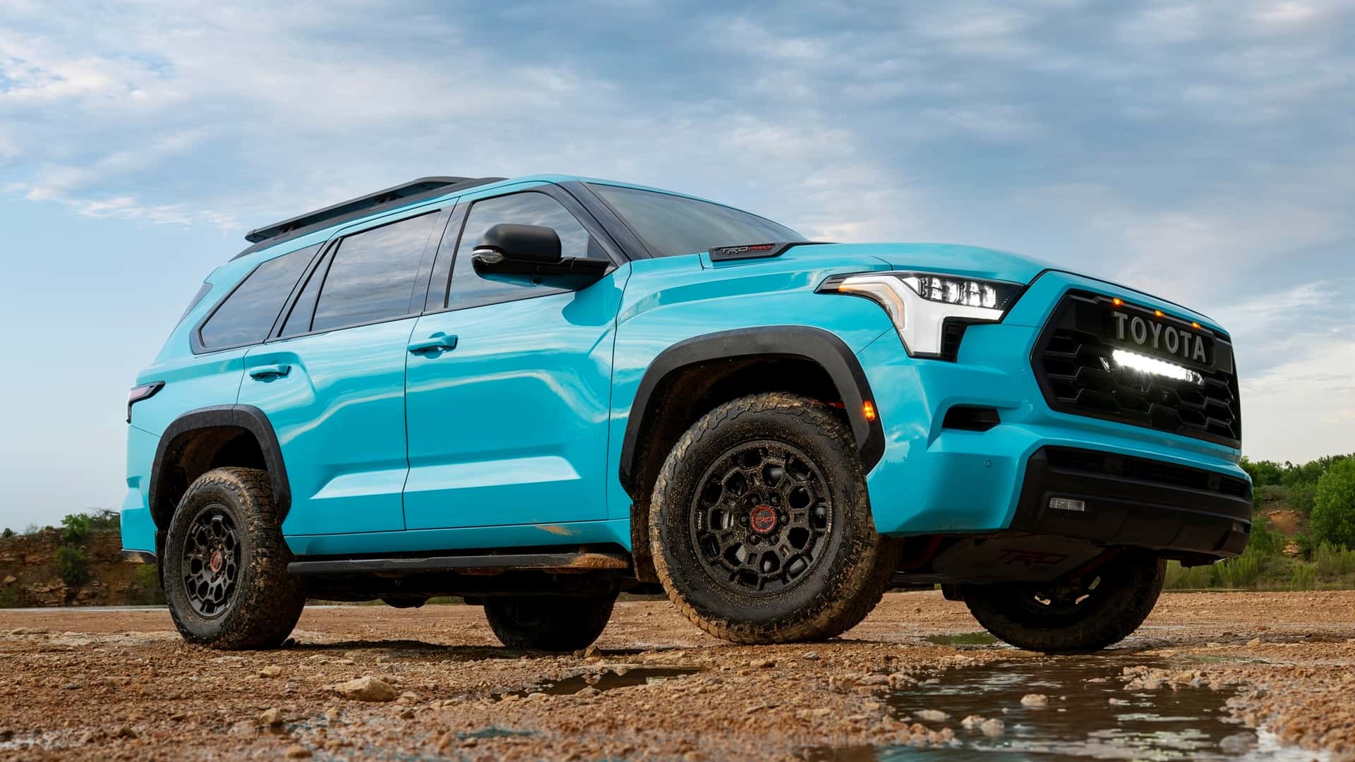 https://cdn.motor1.com/images/mgl/G3eVz1/s1/toyota-sequoia-trd-pro-wave-maker-blue.jpg