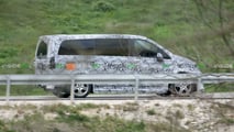 Mercedes V-Klasse mit EQ-Technologie auf Basis von Van.EA als Erlkönig