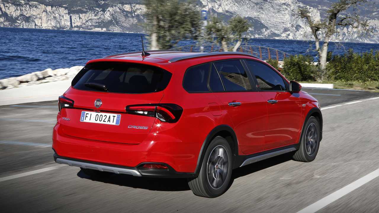 Fiat Tipo Cross Station Wagon RED