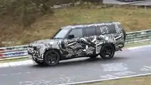 Land Rover Defender 130 (2023) als Erlkönig auf dem Nürburgring