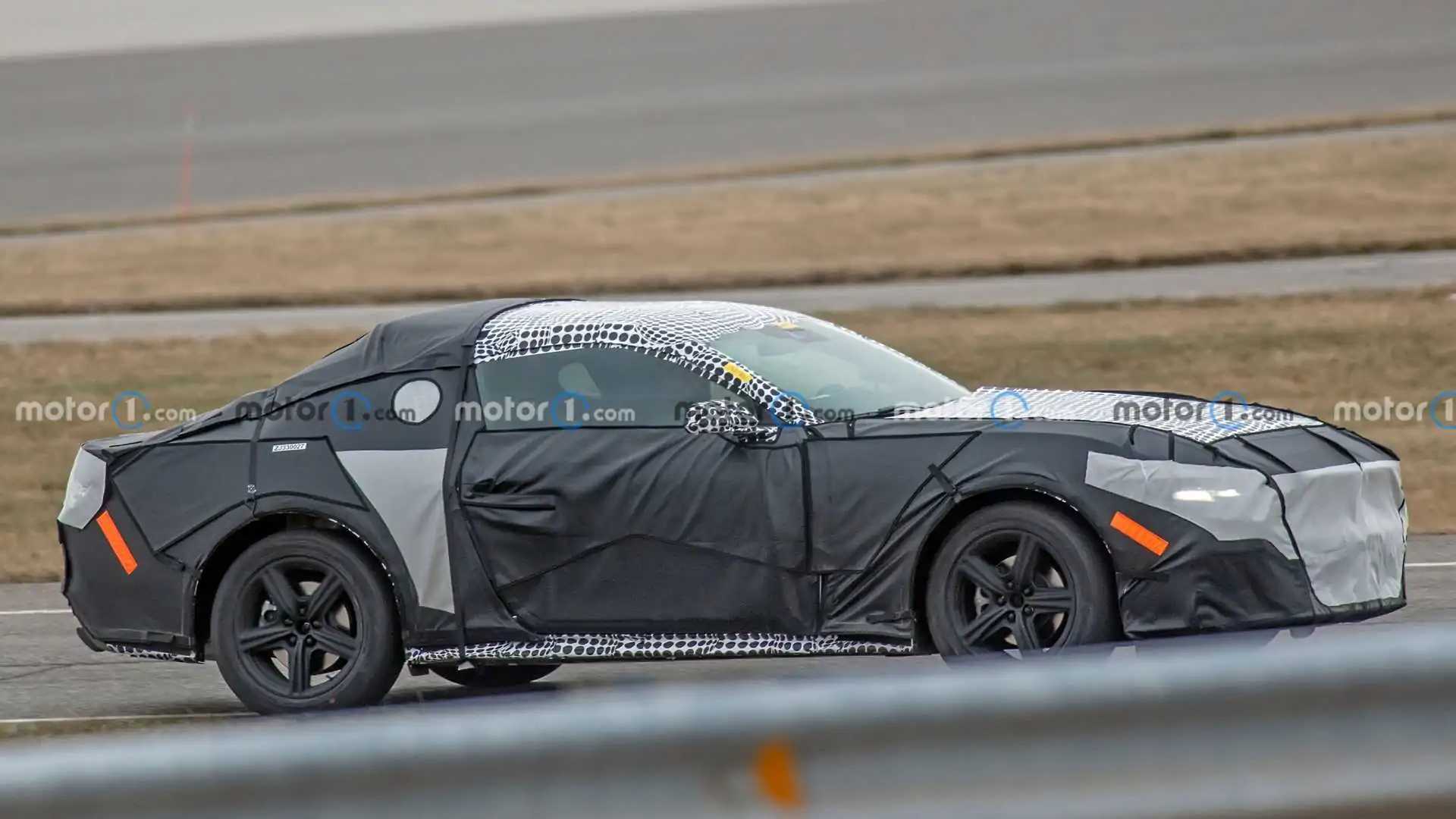 new-ford-mustang-side-view-spy-photo.jpg