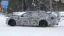 Audi A4 Avant (2023) in der Wintererprobung erwischt