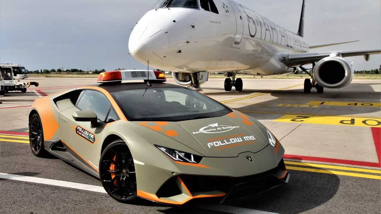 Lamborghini Huracan Evo на службе в аэропорту