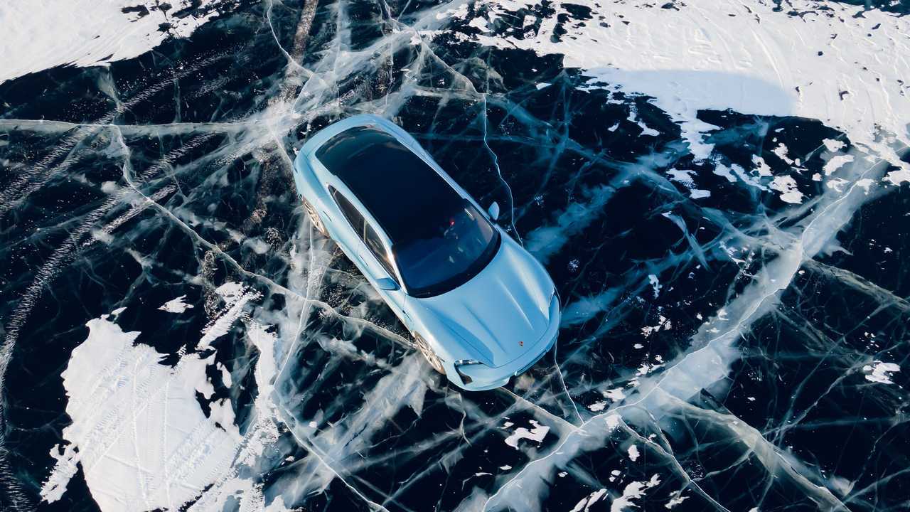Porsche Taycan тесты на оезере Байкал