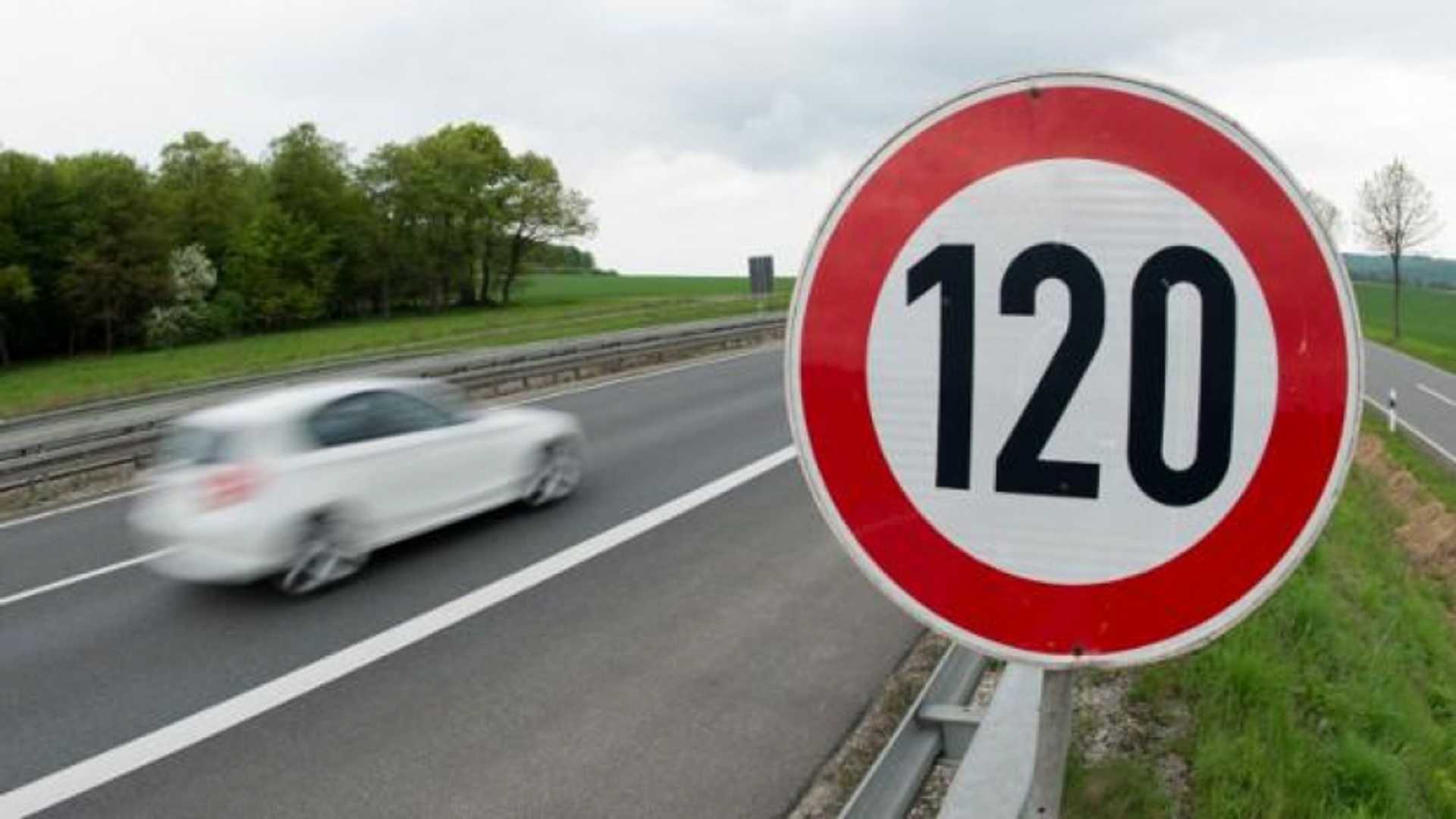 Il Segnale Raffigurato Indica Un Limite Minimo Di Velocità