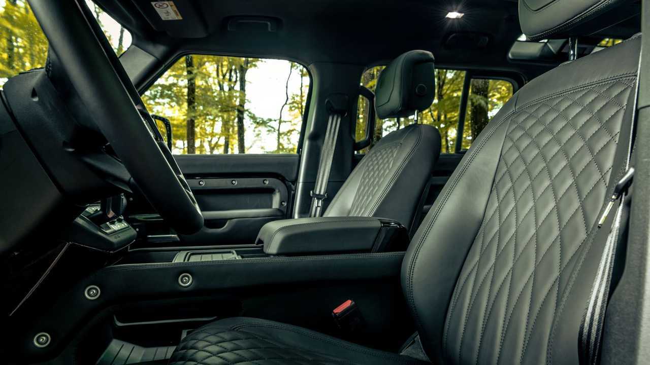 Land Rover Defender Valiance Curaçao by Heritage Customs