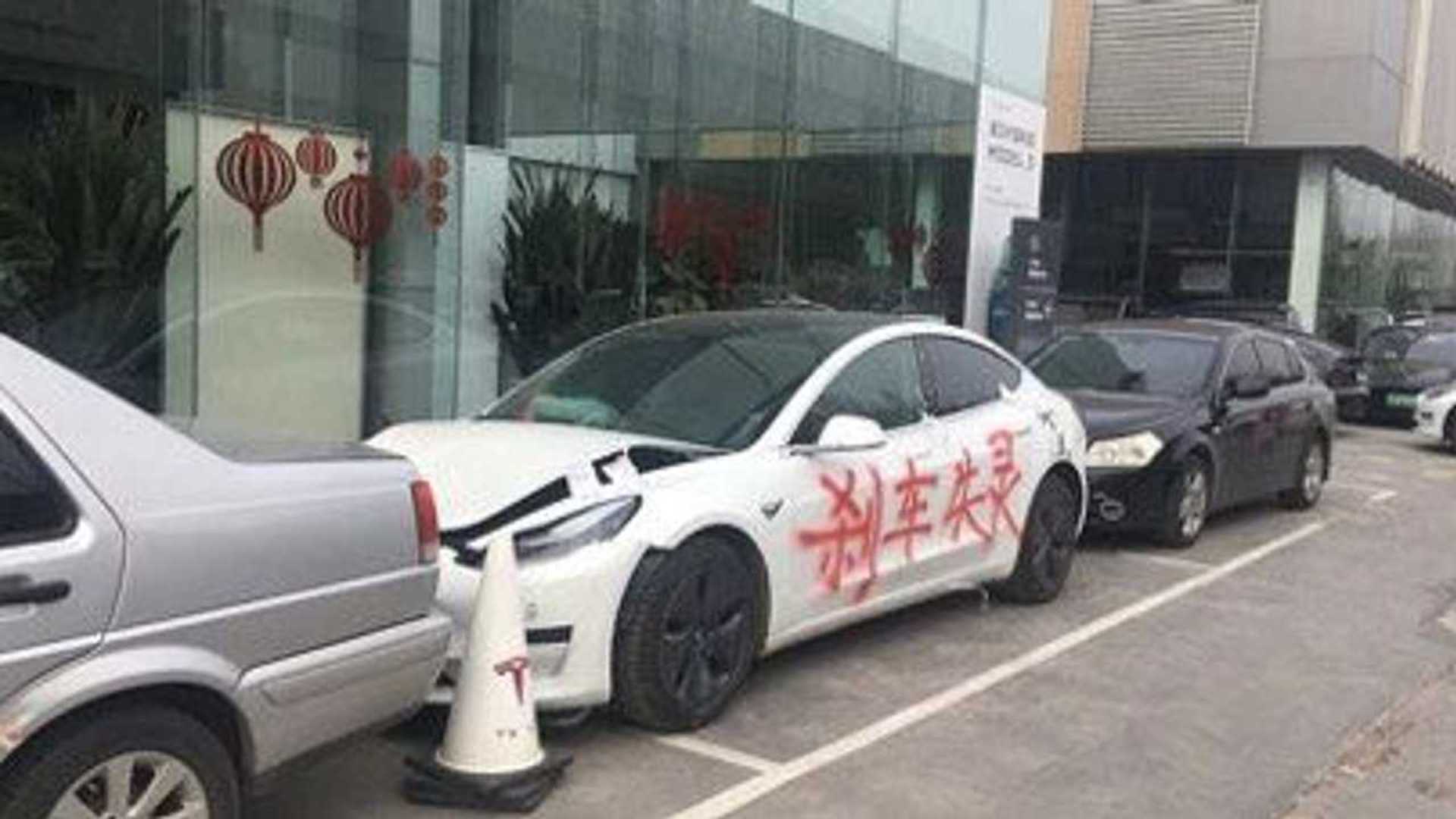 Amid 'Brake Failure' Claims, Teslas Avoid MultiCar China Crashes