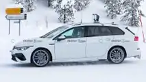 2022 VW Golf R Estate Spion Foto