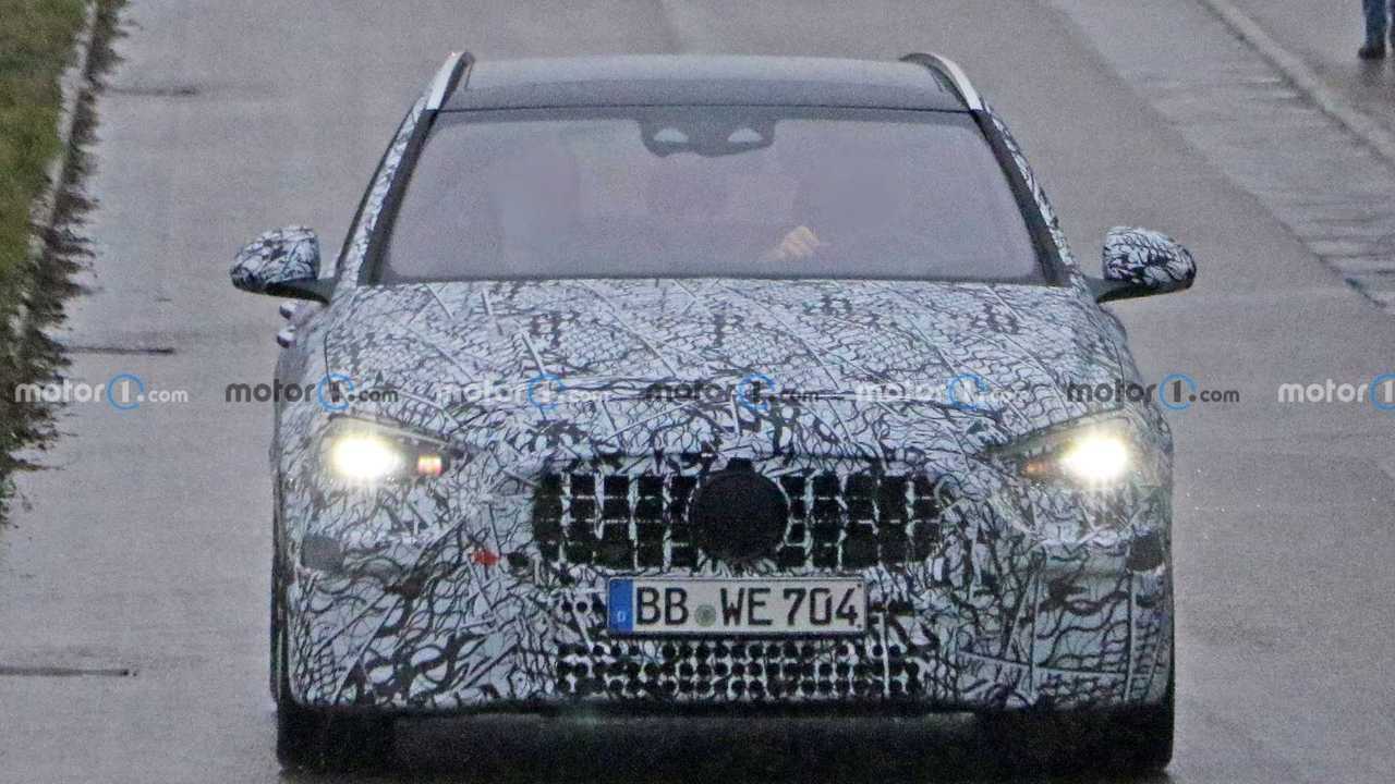 Новый универсал Mercedes-AMG C 53, вид спереди