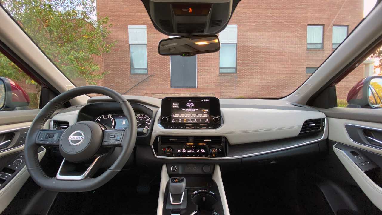 2021 Nissan Rogue dash