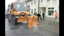 Unimog im Straßenbau
