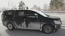 2016 / 2017 Chrysler Town & Country spy photo