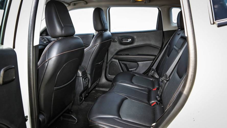 Comparativo Peugeot 3008 x Jeep Compass