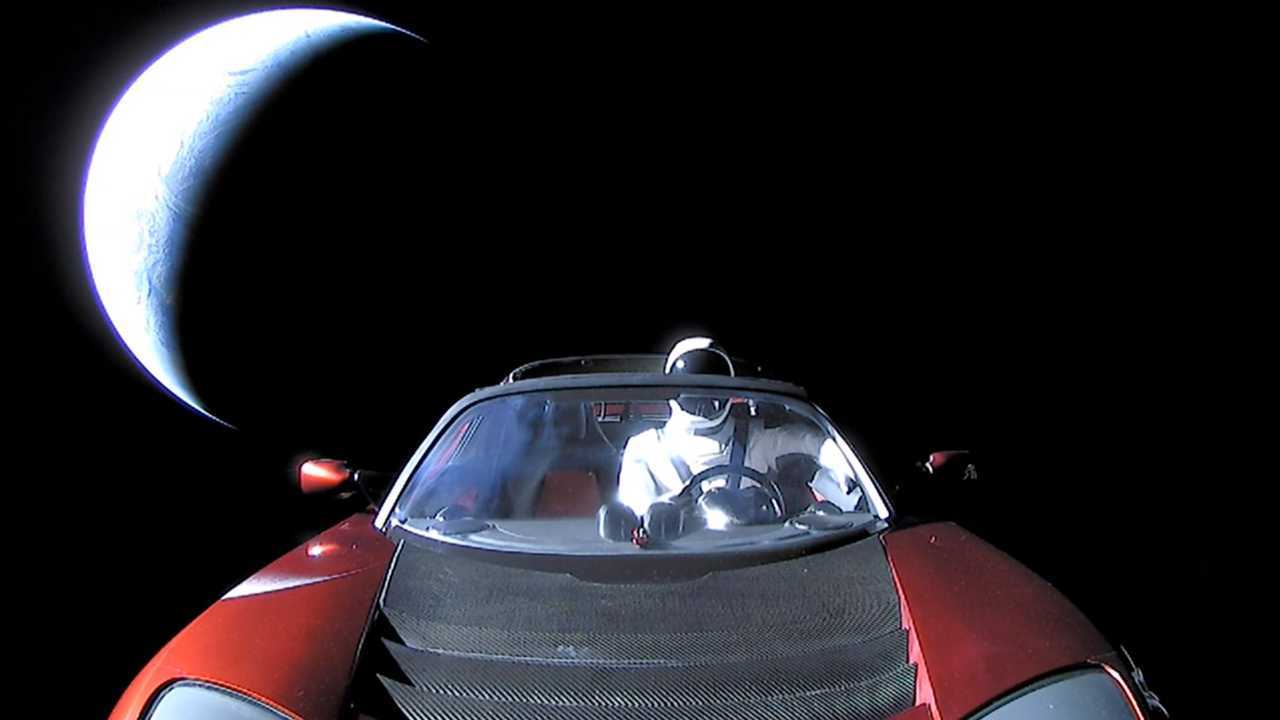 Una tesla Roadster nello spazio