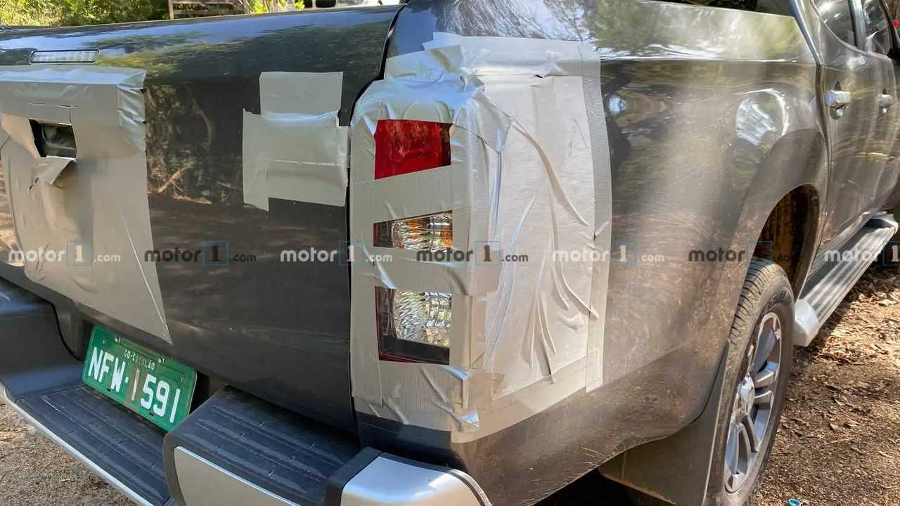 Flagra Nova Mitsubishi L200 2021