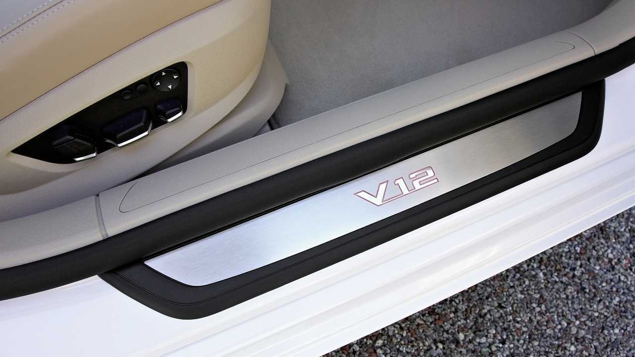 2009 BMW 7-Series V12 sill plate