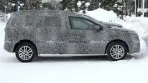 2022 Dacia Logan Stepway wagon spy photo