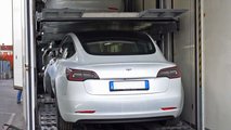 Tesla Model 3, la consegna contactless