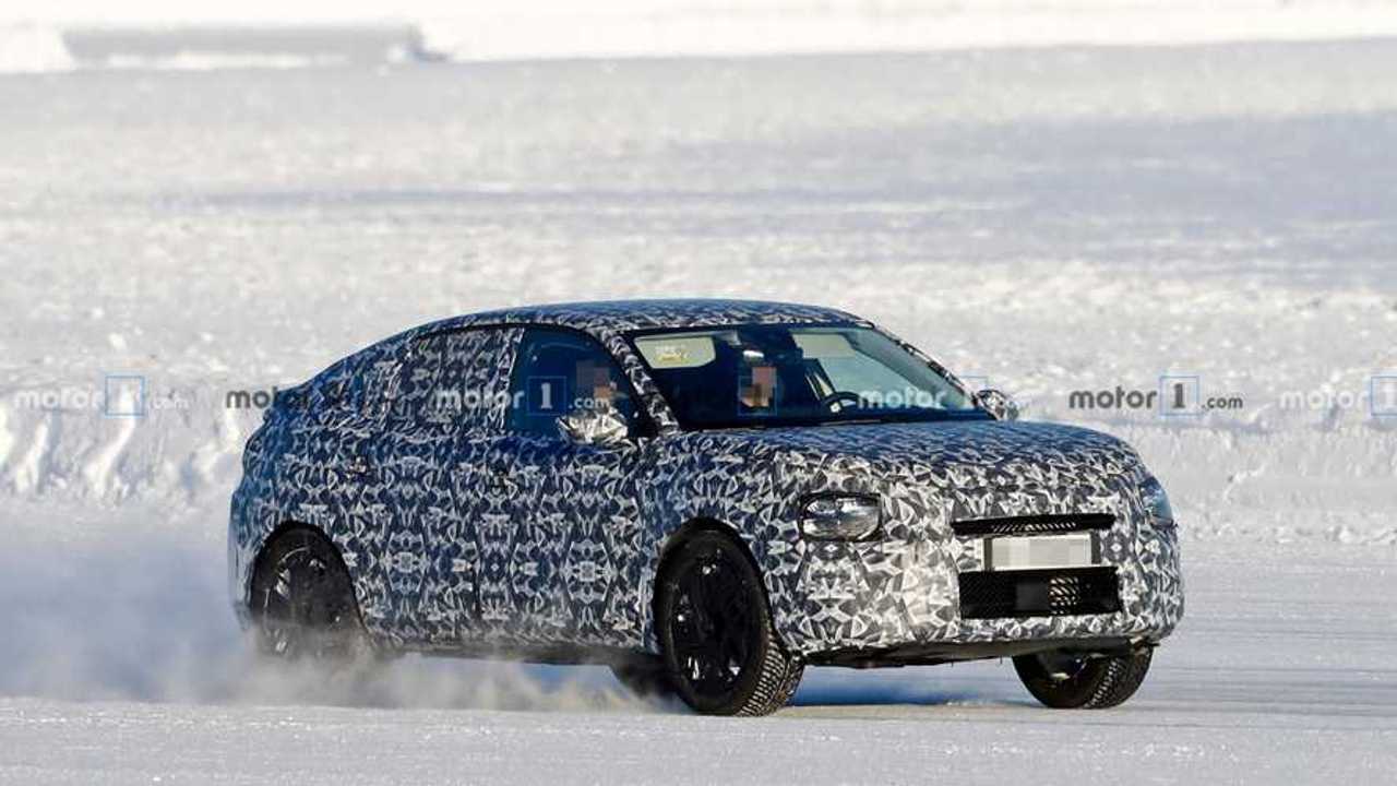Yeni Citroen C4 casus fotoğraf