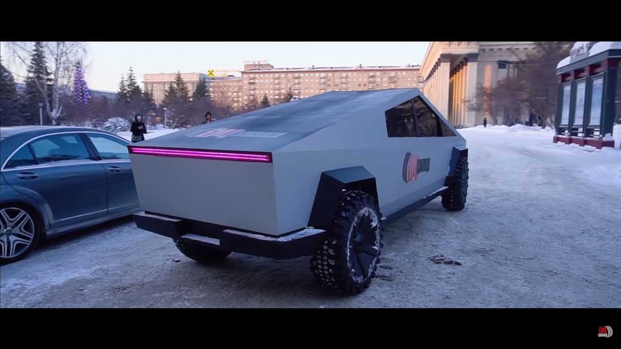 Tesla Cybertruck russe