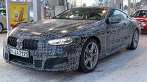 Yakıt Alırken Görüntülenen Kamuflajlı BMW M8 Coupe
