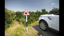 Land Rover guida autonoma offroad