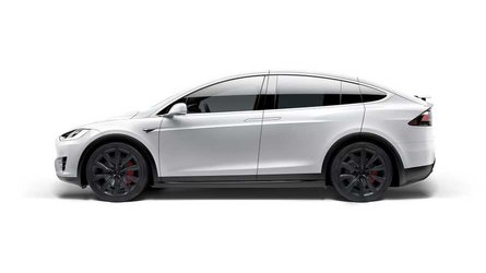 Tesla Model X'in kapısı Londra'da bir otobüse çarptı