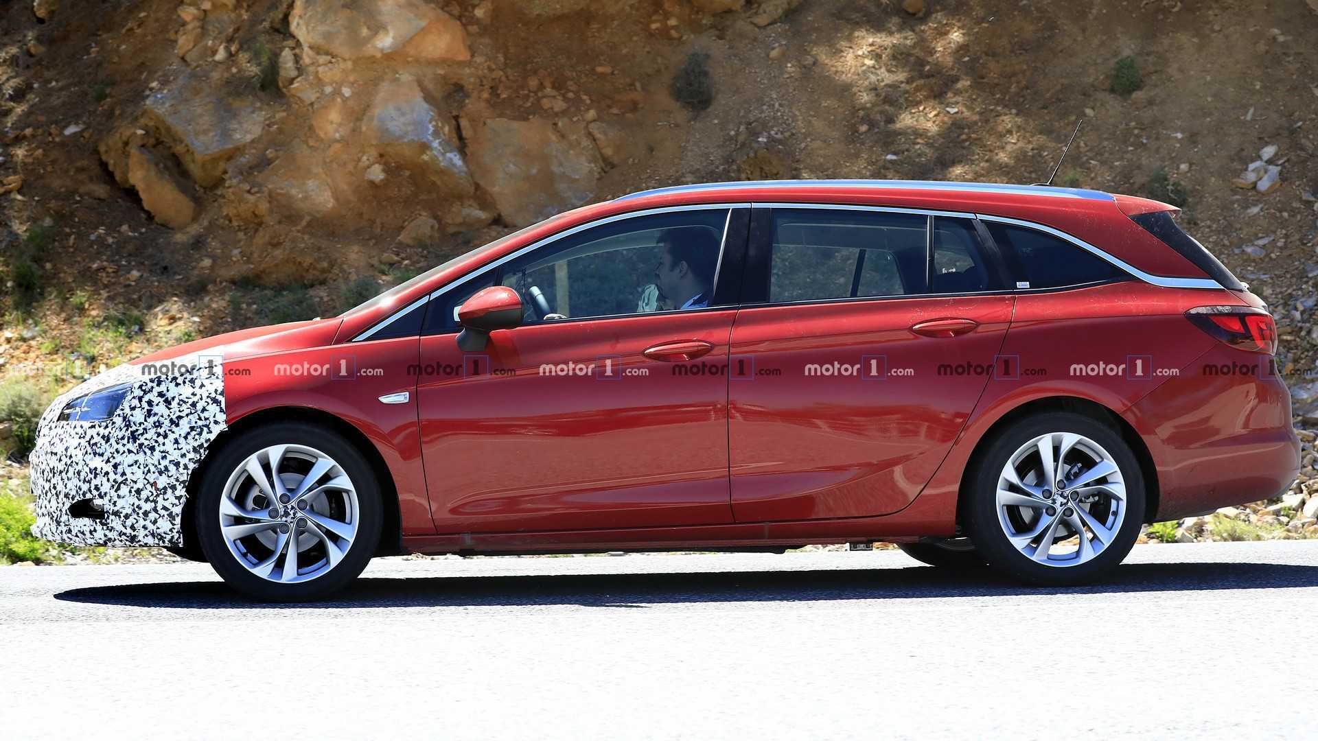 opel-astra-wagon-facelift-spy-photos.jpg
