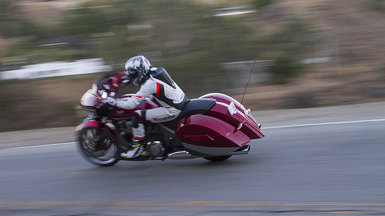 World's Best Performing Bagger? 2015 Victory Magnum Review