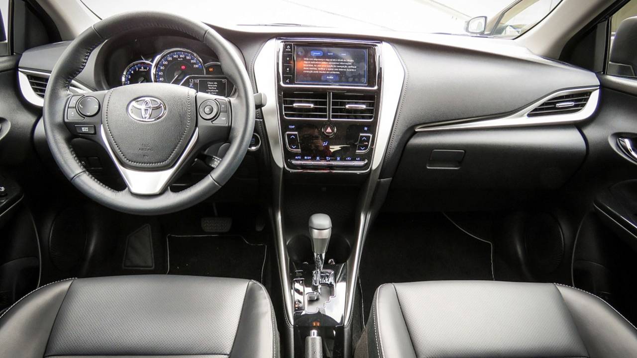Toyota Yaris Sedan x Honda City