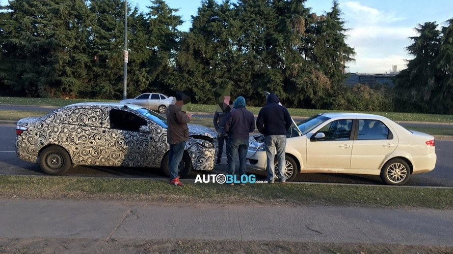 Versão sedã do Argo, X6S é visto rodando em corpo de Grand Siena