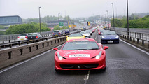 Birleşik Krallık Ferrari Sahipleri Kulübü geçit töreni