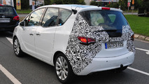 2014 Opel Meriva facelift spy photo 24.09.2013