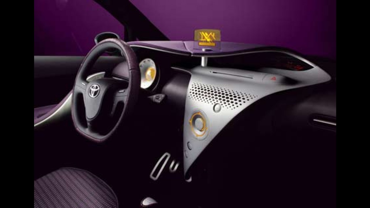 Salão de Frankfut 2007 - Conheça o mini-carro conceito Toyota iQ